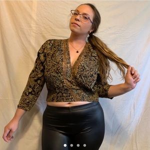 Vintage mid sleeve crop top